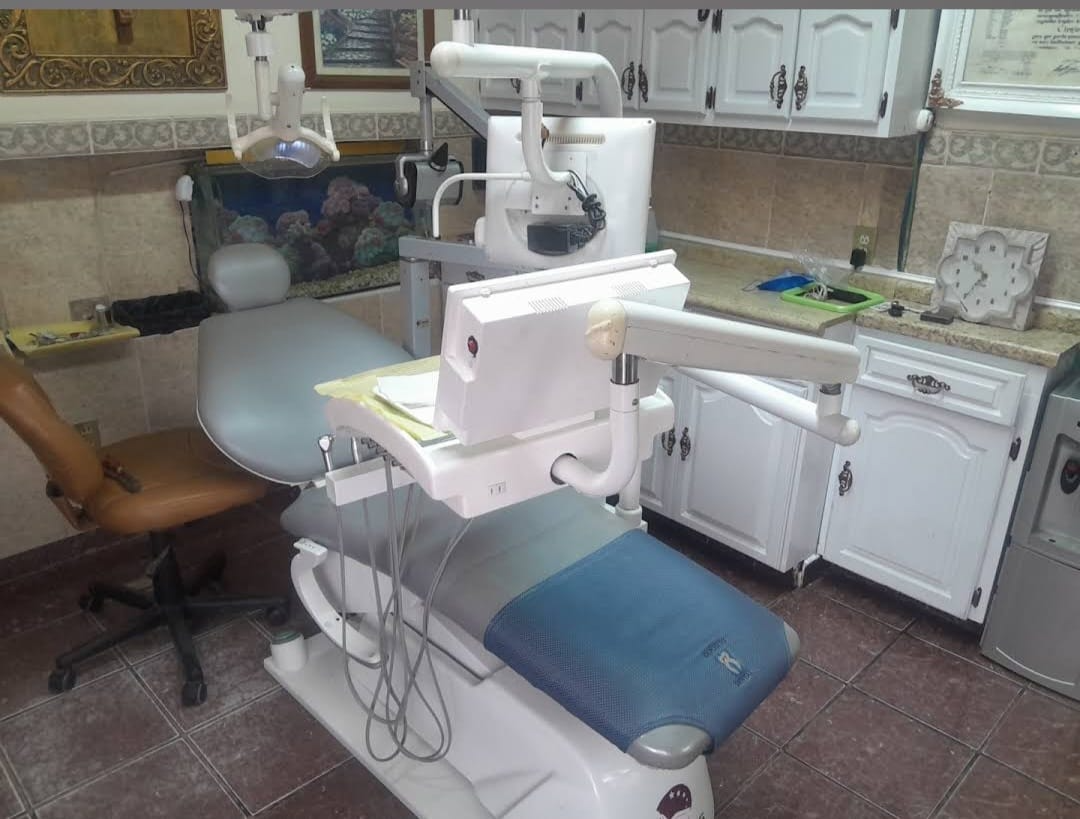Fotografía original del interior del consultorio odontológico del Dr. Raúl Alfaro Neri
